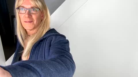 Snapshot of viviannexxx2022 chatting on January 10, 2025, 7:32 pm Vivlove online show from January 10, 2025, 7:32 pm