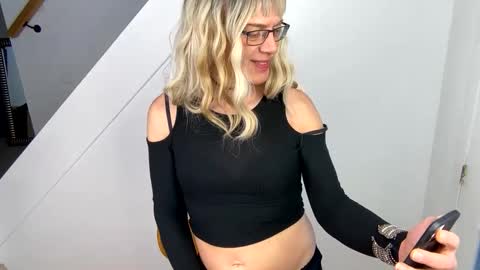 Snapshot of viviannexxx2022 chatting on January 24, 2025, 6:56 pm Vivlove online show from January 24, 2025, 6:56 pm