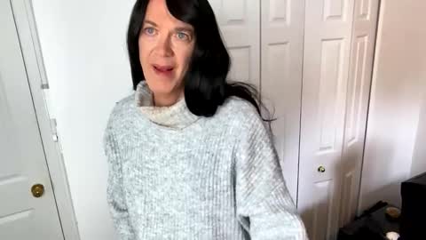 Snapshot of viviannexxx2022 chatting on February 2, 2025, 6:42 pm Vivlove online show from February 2, 2025, 6:42 pm