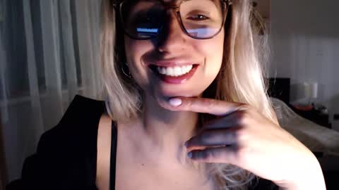 VI       online show from December 23, 2024, 4:39 pm