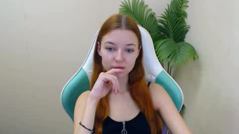 Vivien online show from February 5, 2025, 6:48 pm