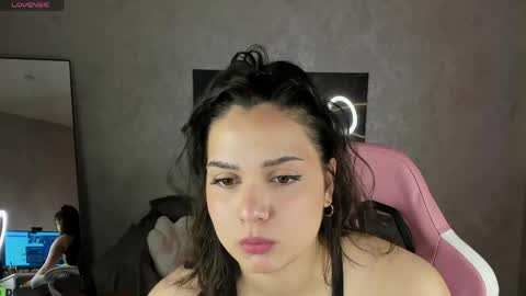 vivien_ross online show from May 6, 2026, 1:03 am