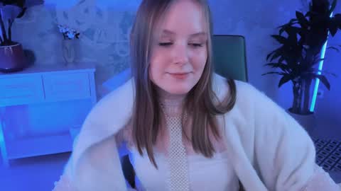 Vivien online show from February 8, 2025, 3:42 pm