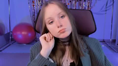 Vivien online show from February 16, 2025, 3:16 pm