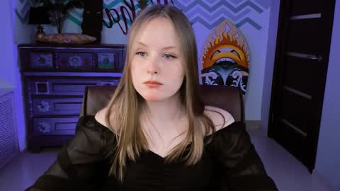 Vivien online show from March 12, 2025, 1:08 pm