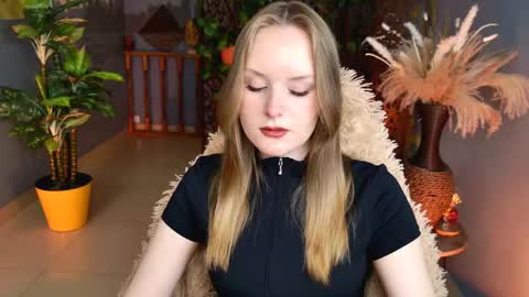 Snapshot of vivienleeigh chatting on May 13, 2026, 5:16 am Vivien online show from May 13, 2026, 5:16 am