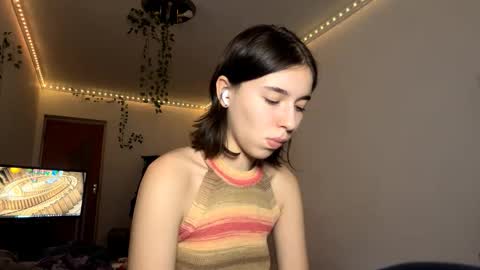 Vivi online show from December 22, 2025, 2:14 pm