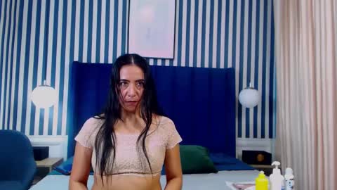 Vivian  online show from September 20, 2025, 1:01 pm