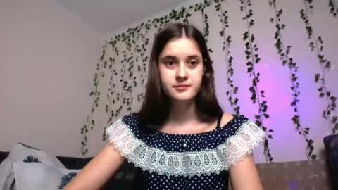 Snapshot of vixen_lily chatting on December 20, 2024, 6:02 pm Vixen Lily online show from December 20, 2024, 6:02 pm