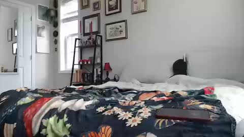 Liz online show from October 10, 2025, 4:28 pm