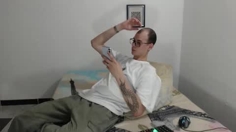 Snapshot of vlad__night chatting on February 28, 2026, 4:02 am Vlad online show from February 28, 2026, 4:02 am