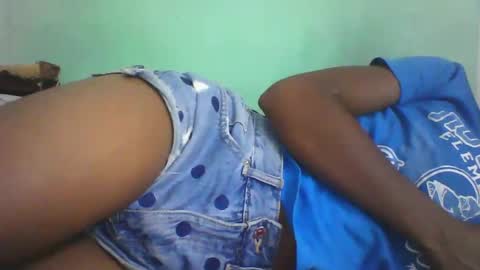 vounialdy online show from March 12, 2025, 5:38 pm