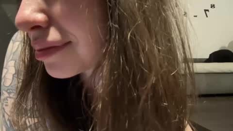 voyliza online show from December 2, 2025, 12:05 am