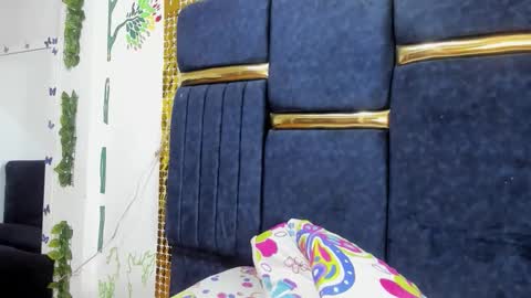 Snapshot of vskayper chatting on November 27, 2025, 7:49 pm skay online show from November 27, 2025, 7:49 pm