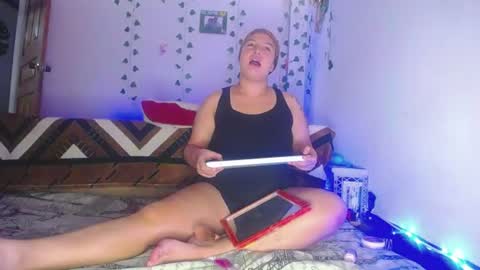 vsleyandlunaper online show from June 25, 2026, 2:11 am