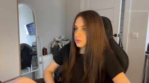 Snapshot of vx_arina chatting on May 6, 2026, 8:41 am Arina online show from May 6, 2026, 8:41 am