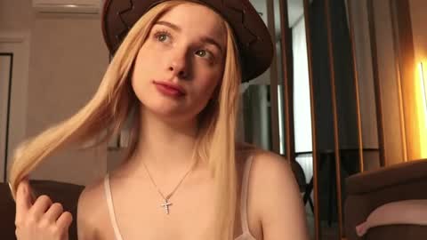 Nana online show from April 6, 2026, 4:46 am