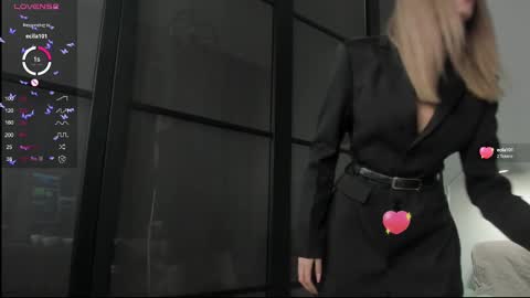 Nicole  Johny online show from March 12, 2025, 10:17 pm