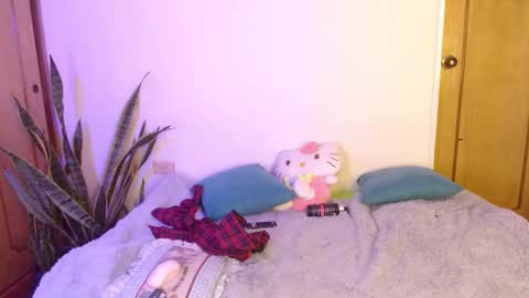 Snapshot of w_kittycat chatting on October 3, 2025, 5:21 pm kitty SUPORT ME AND MY BABY SINGLE MOMY online show from October 3, 2025, 5:21 pm