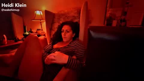 Snapshot of wakehimup chatting on November 26, 2025, 8:37 am wakehimup online show from November 26, 2025, 8:37 am