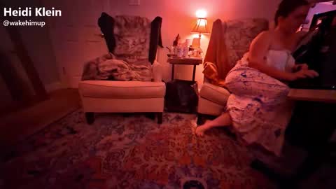 Snapshot of wakehimup chatting on December 19, 2025, 9:05 am wakehimup online show from December 19, 2025, 9:05 am