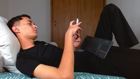 Snapshot of wal_jones chatting on December 21, 2025, 4:30 am wal jones online show from December 21, 2025, 4:30 am