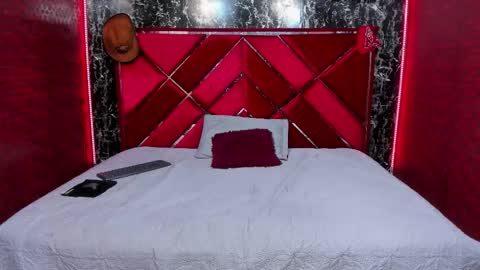 waleska   online show from November 23, 2025, 12:05 pm