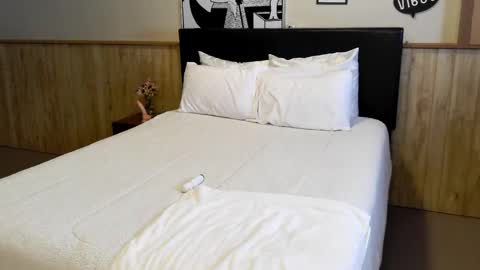 wanderlustgaal online show from October 7, 2025, 2:47 pm