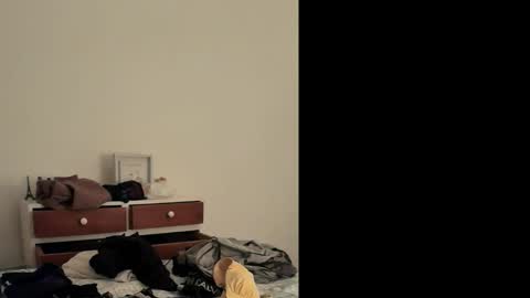 wearetwo online show from September 13, 2025, 3:50 am