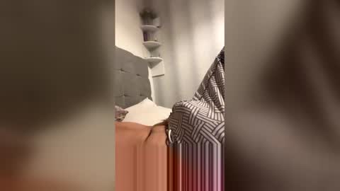 Snapshot of watchmethrob69 chatting on December 18, 2025, 12:22 pm watchmethrob69 online show from December 18, 2025, 12:22 pm