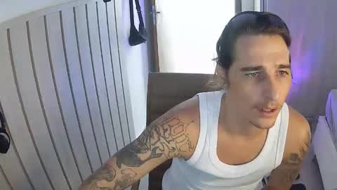 wave_boyy online show from March 31, 2026, 1:44 pm