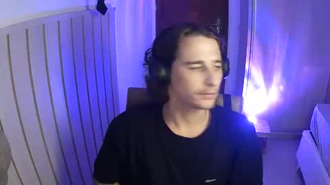 wave_boyy online show from April 3, 2026, 1:47 am