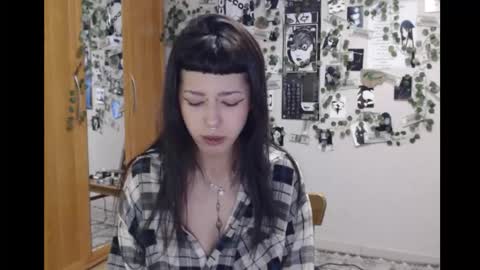 Mina online show from October 25, 2025, 4:57 pm