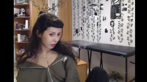 Mina online show from November 1, 2025, 1:40 am