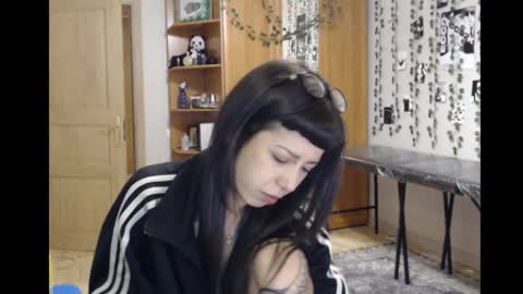 Mina online show from November 16, 2025, 8:36 pm