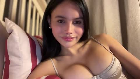 Snapshot of webcammaggie chatting on December 18, 2025, 3:01 am Maggie online show from December 18, 2025, 3:01 am