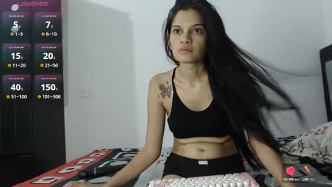 Snapshot of webcams_777 chatting on October 11, 2025, 6:45 am luisa y paul online show from October 11, 2025, 6:45 am