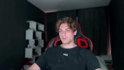 Snapshot of wellidonehere chatting on November 3, 2025, 11:04 pm wellidonehere online show from November 3, 2025, 11:04 pm