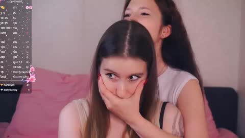 Nora online show from November 5, 2025, 7:25 pm