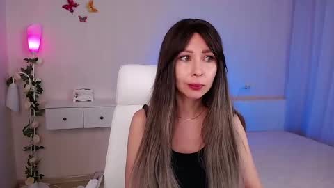 Wendi Foster online show from February 25, 2025, 5:47 pm