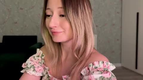 Daisy    online show from November 7, 2025, 5:46 pm