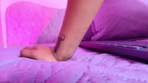 WEN SHENG online show from November 24, 2025, 7:24 pm