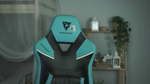 little girl who is always rightLisa online show from November 18, 2025, 1:11 am