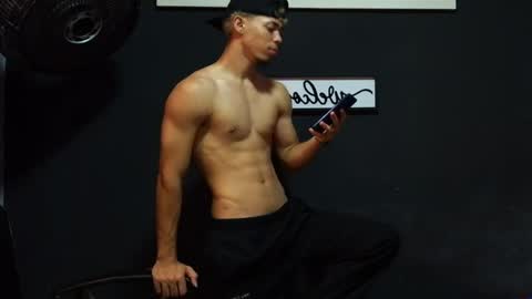 wesley_77 online show from May 28, 2026, 4:32 am