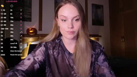 Lana online show from October 17, 2025, 5:59 pm