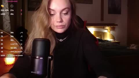 Lana online show from November 1, 2025, 8:55 pm