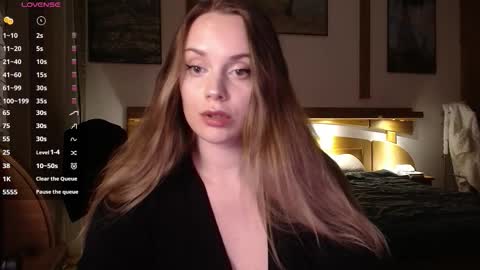 Lana online show from November 14, 2025, 8:40 pm