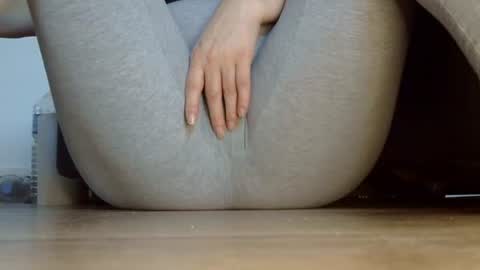 wet_pants2022 online show from December 1, 2025, 3:06 pm