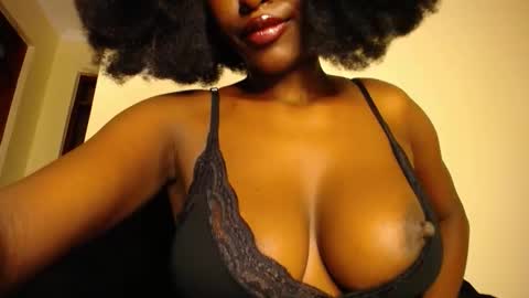 Snapshot of wet_wife_material chatting on May 5, 2026, 3:36 am Macey online show from May 5, 2026, 3:36 am
