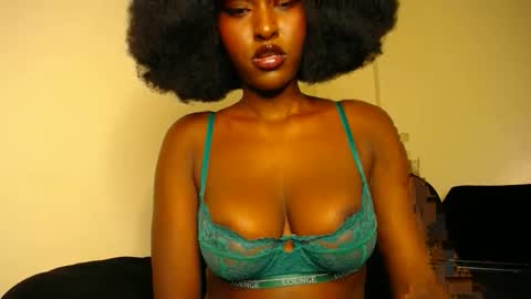 Snapshot of wet_wife_material chatting on May 18, 2026, 1:06 pm Macey online show from May 18, 2026, 1:06 pm